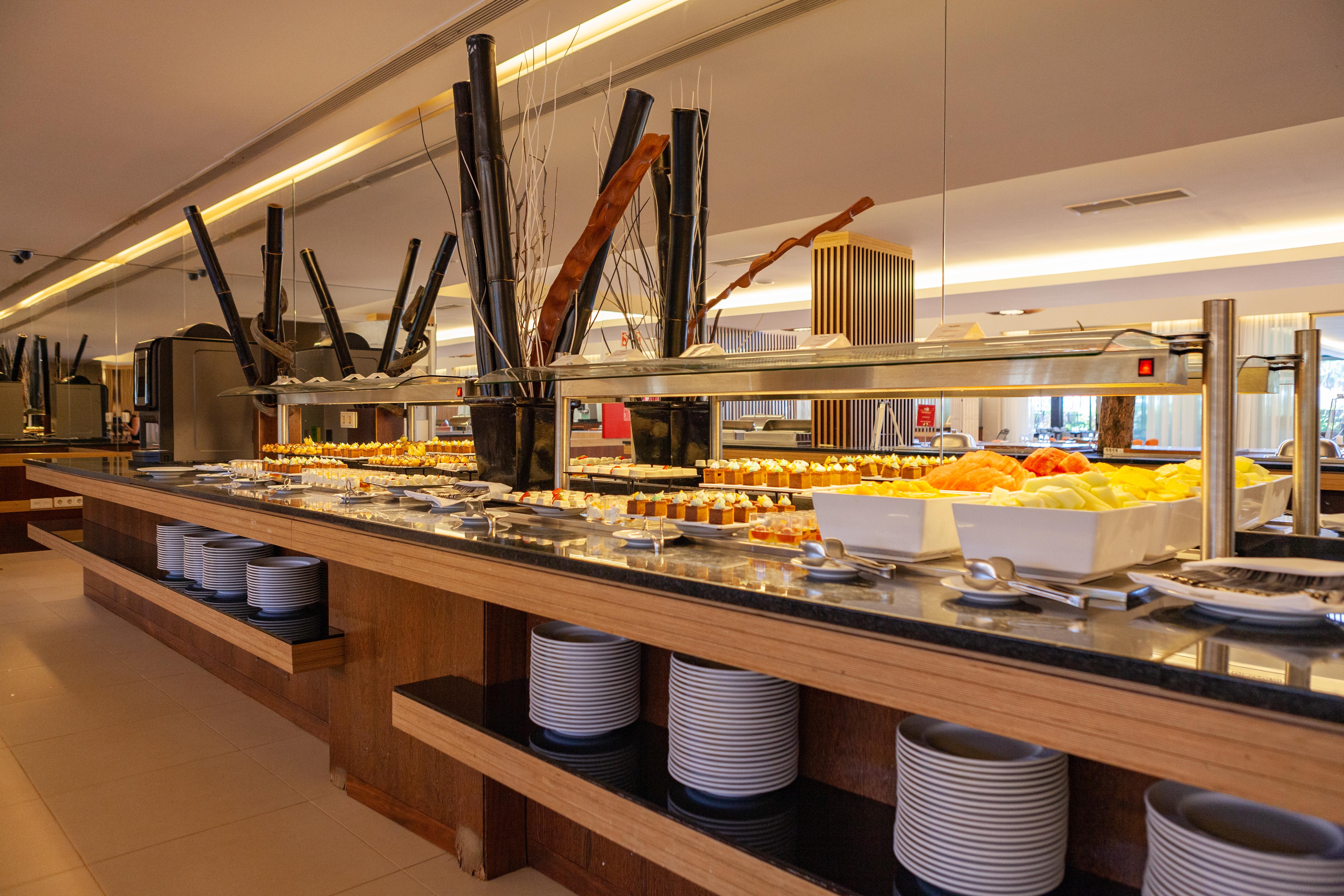 Vidamar Resort Hotel Algarve Albufeira Exterior photo A buffet at a hotel